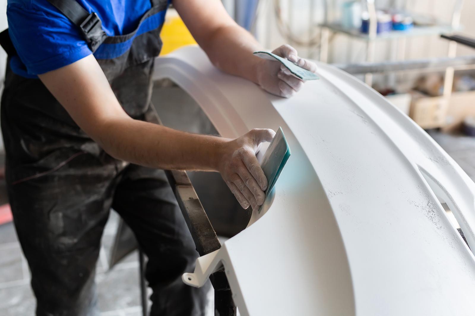 44390920-sanding-and-polishing-the-car-at-the-service-station-with-sandpaper-before-painting