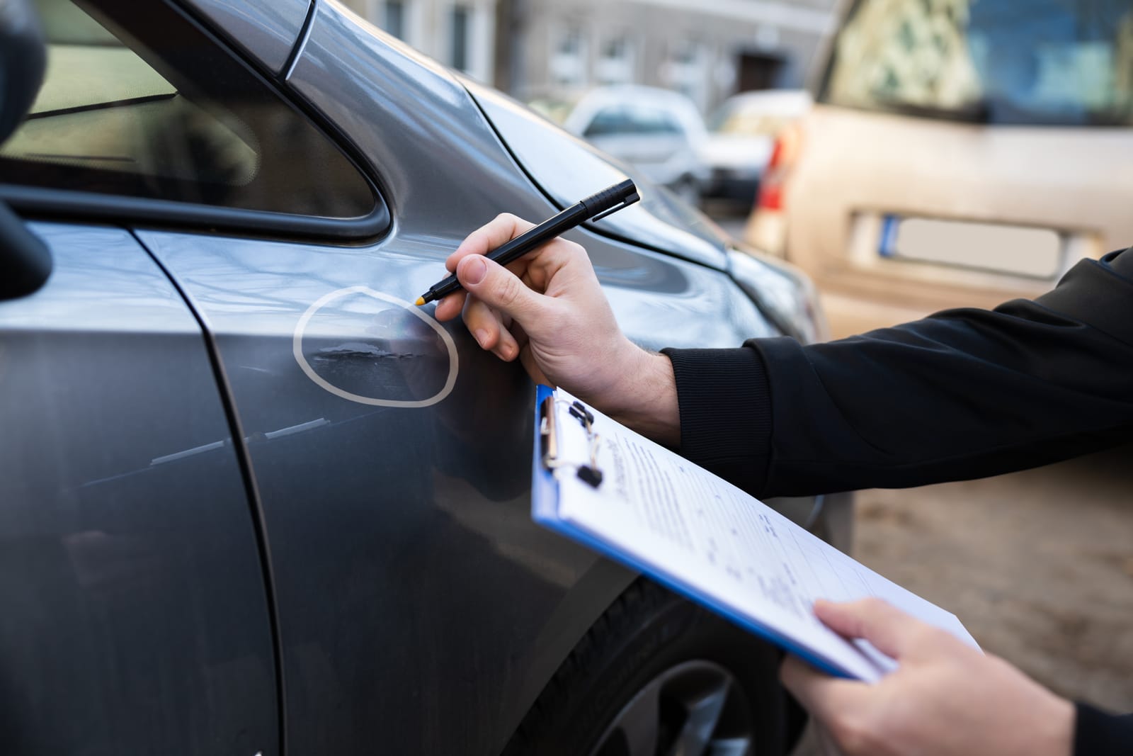 81264016-insurance-agent-or-adjuster-inspecting-car